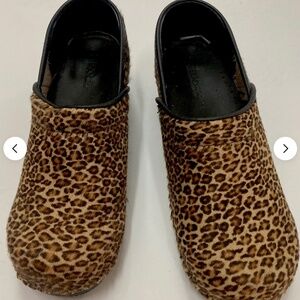 BJORK animal print clogs. Size 39!